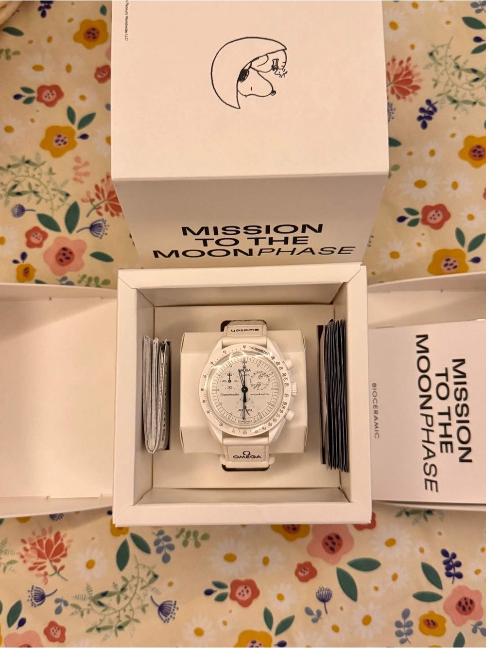 Swatch x Omega x Snoopy Bioceramic MoonSwatch Moonphase 42mm.